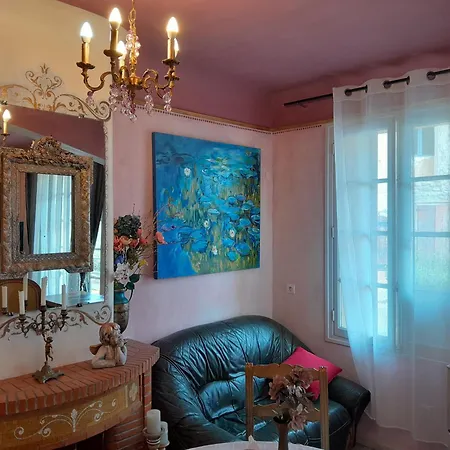 Apartment Magenta