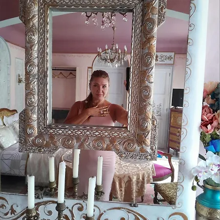 Magenta Apartment *