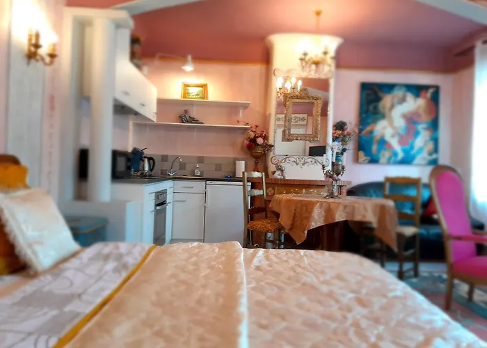 아파트 Magenta Vinca